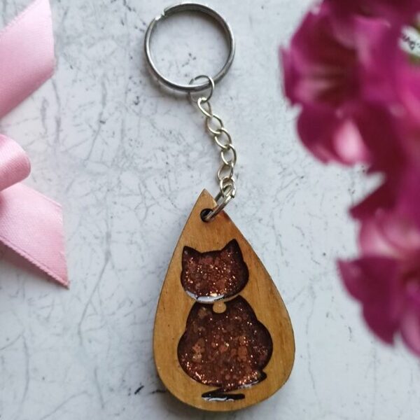 Wooden key chian Cat full body