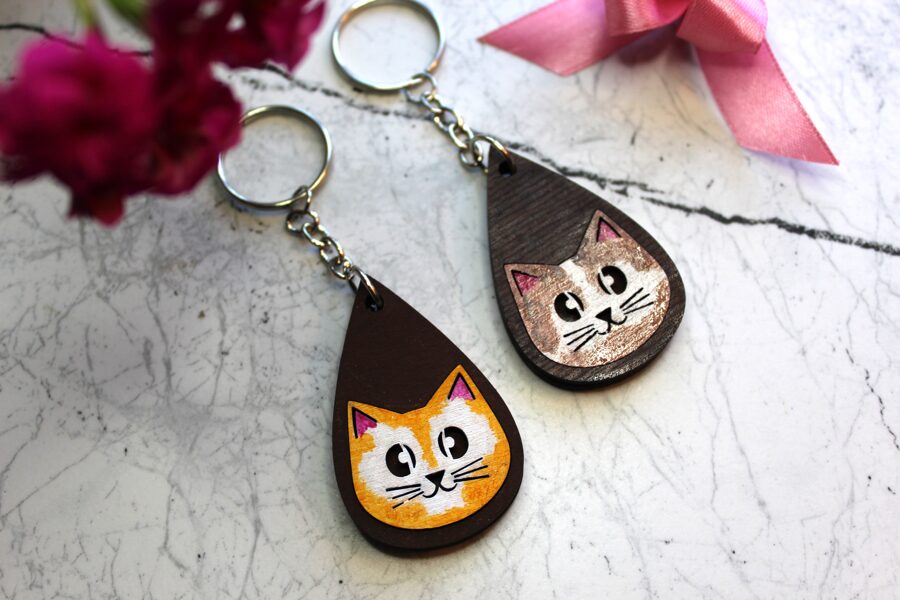 Wooden key chain Cat