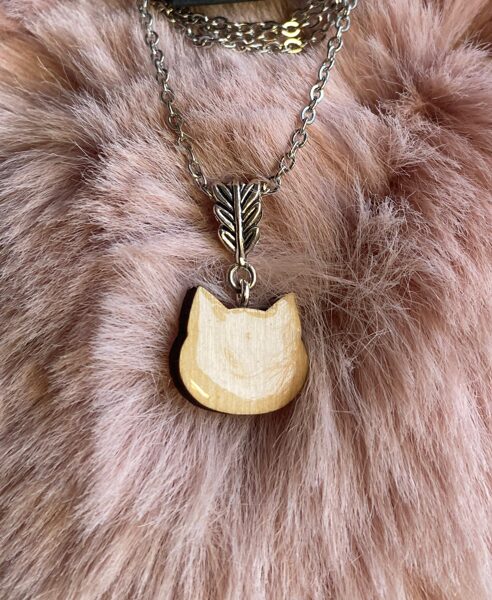 Wooden cat head necklace light